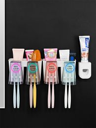 creative-bathroom-toothbrush-rack